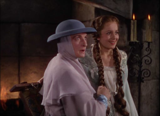 Una O'Connor as Bess and Olivia de Havilland as Marian